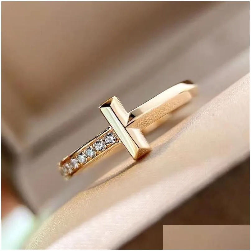 2024 White diamond designer ring for woman T1 plated 18k rose gold fashionable thin design with diamond inlay Classic Premium with
