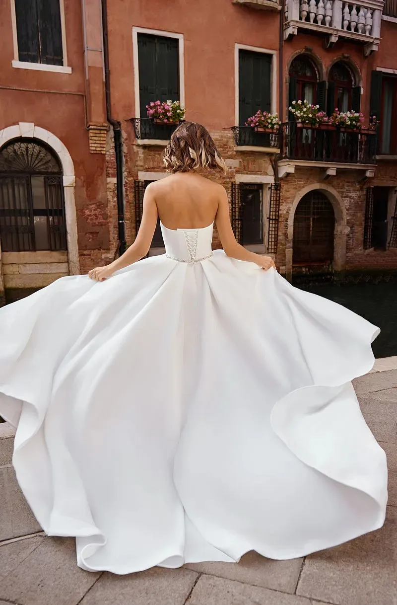 Strapless Sexy Thigh Split A Line Wedding Dresses With Crystals Belt Sleeveless Boho Garden Simple White Bridal Gowns Lace-up Back Women Bride Robes de Mariee YD