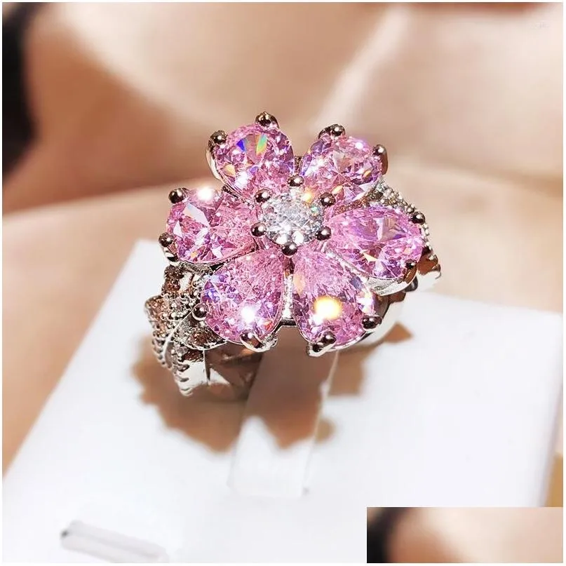 Cluster Rings Sweet Pink Cubic Zircon Heart Diamond Flower Women Bling Statement Love Ring White Gold Plated Couple Engagement Wedding