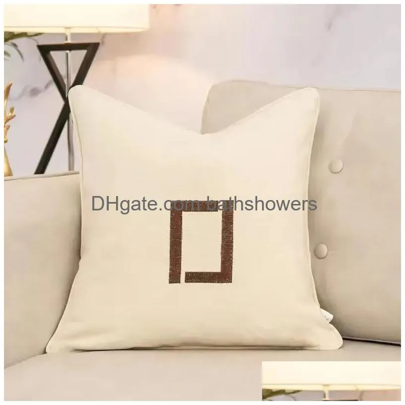 Luxury Square Cushion Designer Decorative Pillow Luxurys Bee Cushions Cotton Letter Pillowcase Decor Backrest Er Drop Delivery Dhbwm