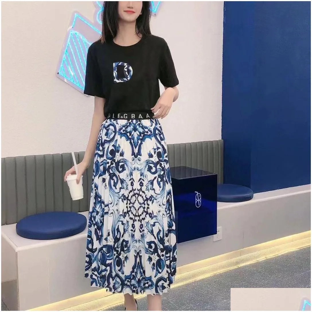 Two Piece Dress brand women luxurious two piece suit Letter pattern T shirt short sleeves pattern fashion high waisted long skirt