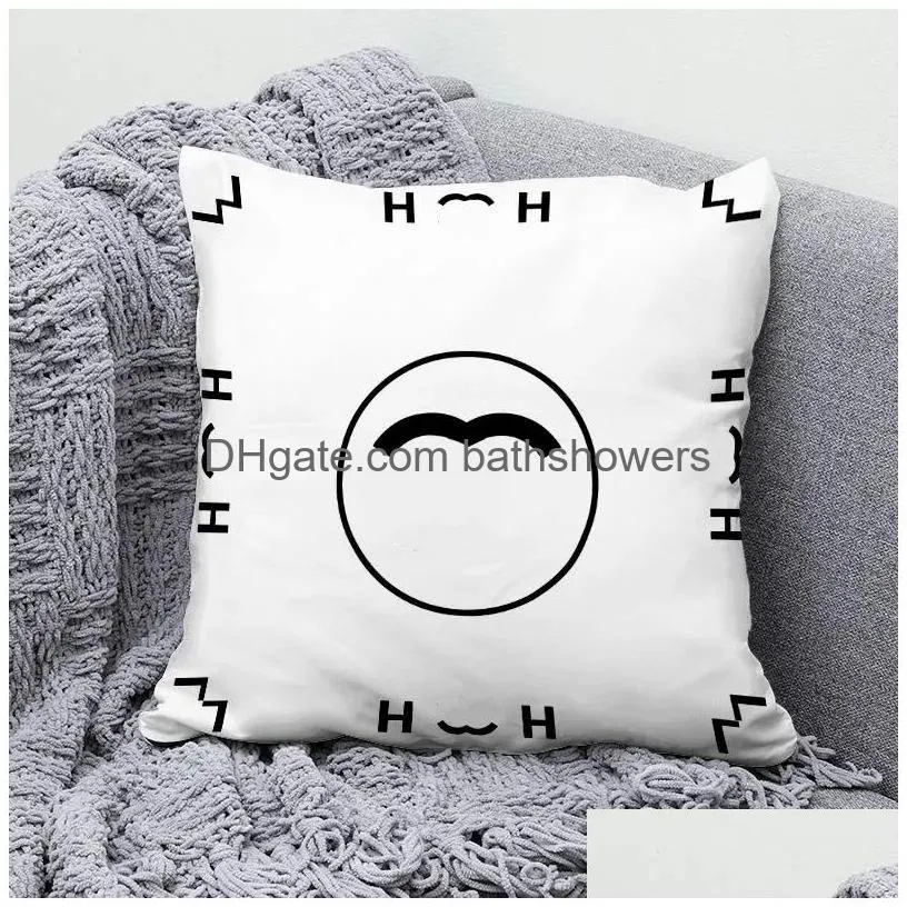 Designer Luxury Letter Pillow Bedding Home Room Decor Pillowcase Couch Chair Black White Cushion Car Mtisize Men Women Casual Pillows Dhvix