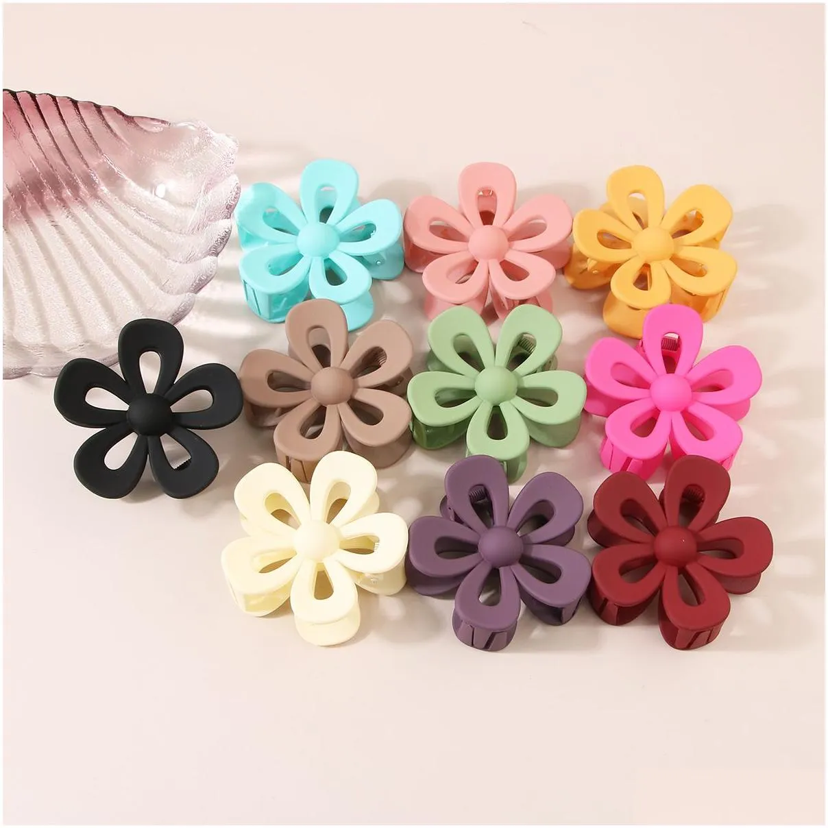 Hollow Out Flowers Claw 7cm Clip Women Large Hair Claws Hairpin Headwear Shark Clip Women Thick Long Hair Accessories 020