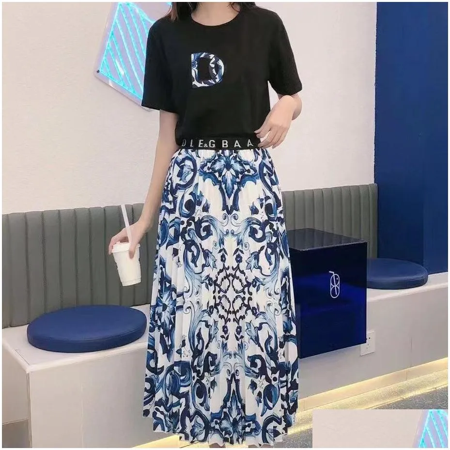 Two Piece Dress brand women luxurious two piece suit Letter pattern T shirt short sleeves pattern fashion high waisted long skirt