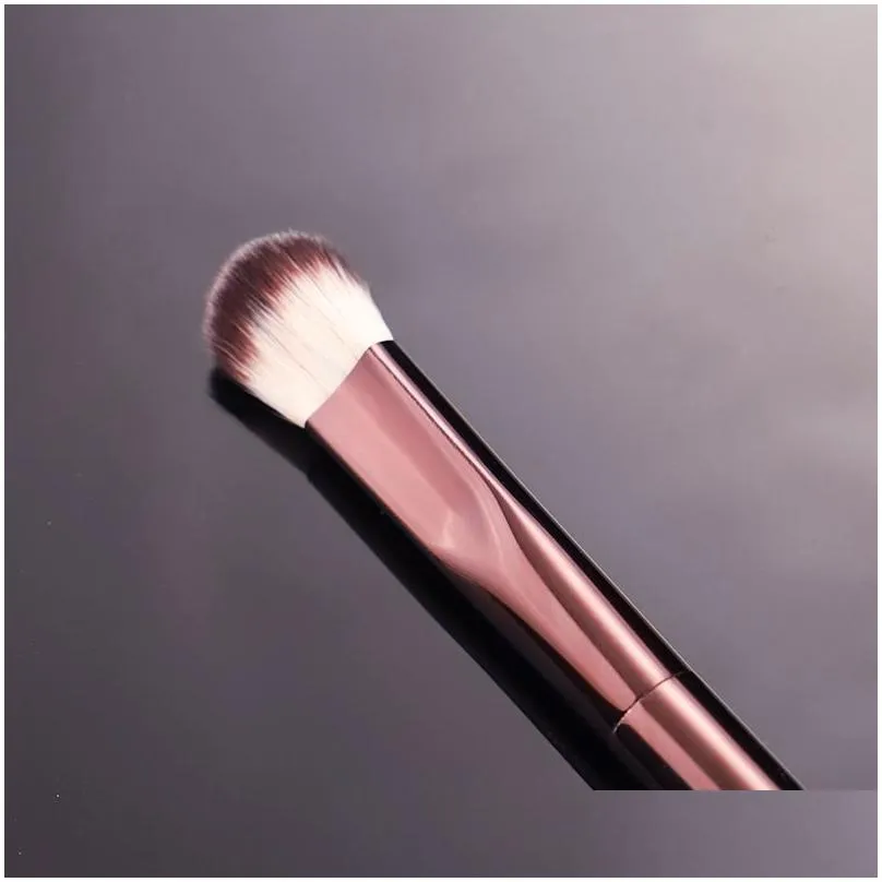 New VANISH SEAMLESS FINISH Concealer Makeup Brush Metal Handle Soft Bristles Angled Large Conceal Cosmetics Brush Beauty Tool