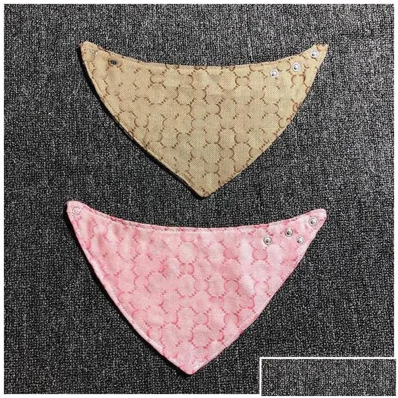 Dog Apparel Brand Letters Embroidery Pet Saliva Towels Luxury Bandanas 3 Colors Personality Charm Teddy Bldog Triangle Scarf Drop De