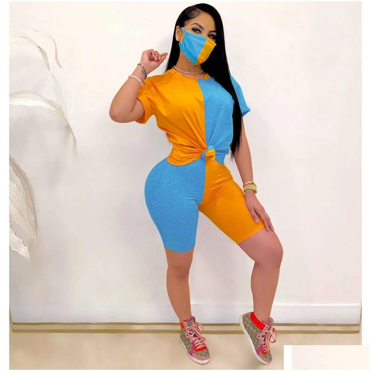 Designer women`s spring and summer short sleeve shorts work suit color contrast tight casual suit with mask
