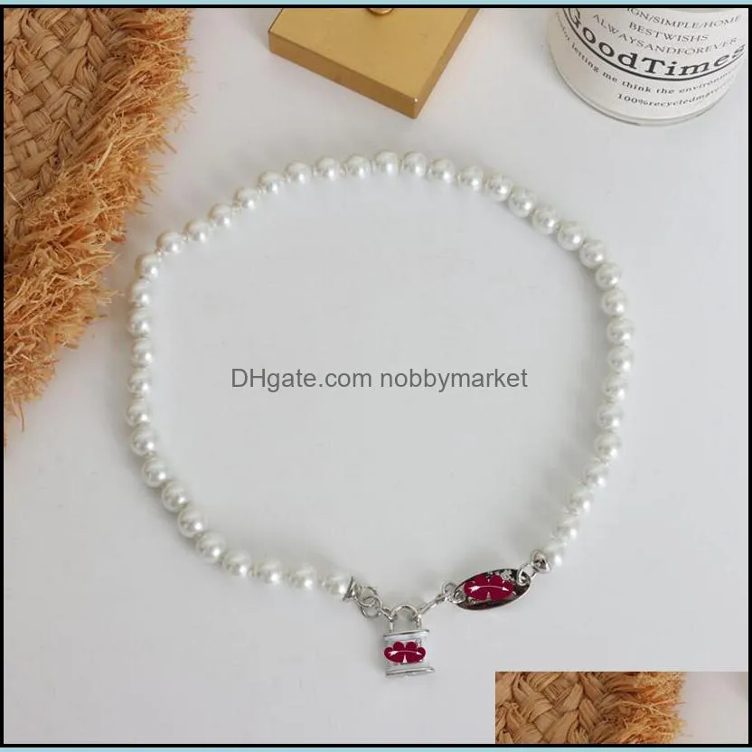 2021 European and American niche lock necklace female big brand high texture pearl clavicle chain fast delivery