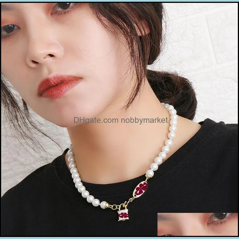 2021 European and American niche lock necklace female big brand high texture pearl clavicle chain fast delivery