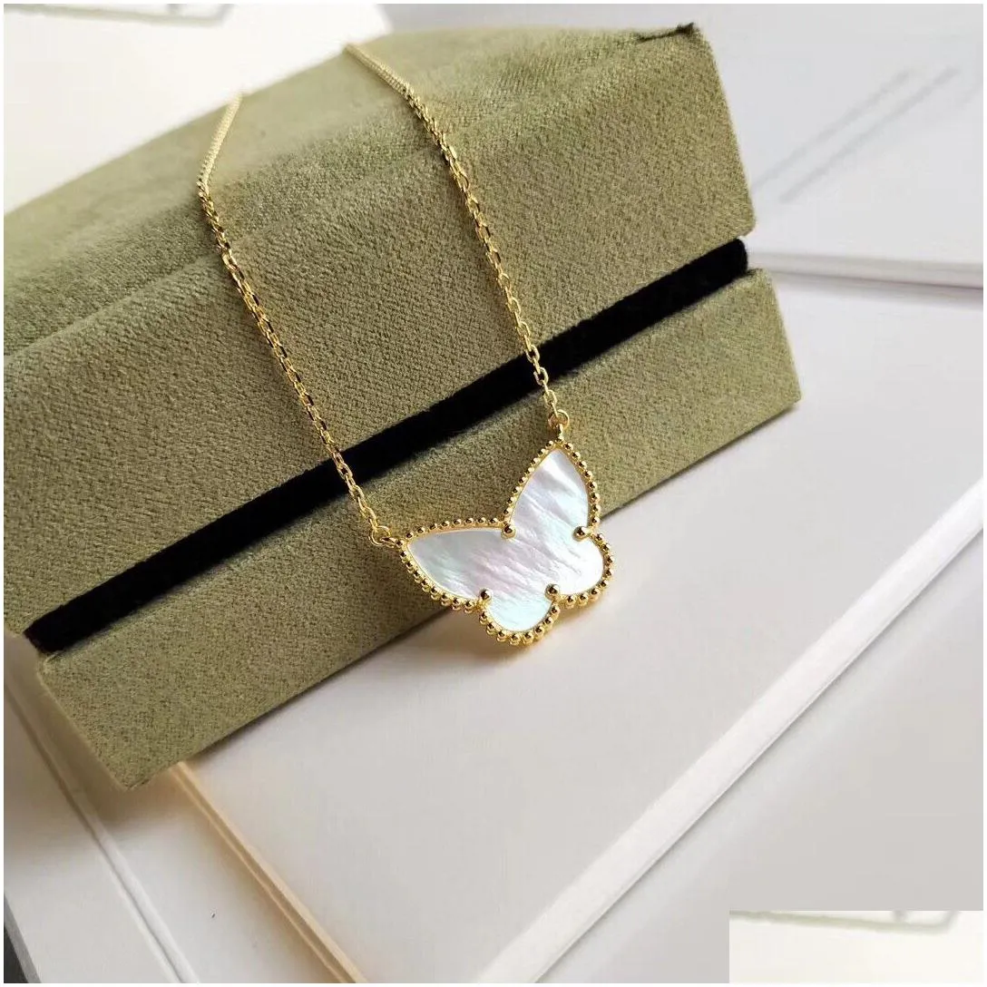 Vintage Lucky Pendant Necklace Designer Yellow Gold Plated White Mother of Pearl Butterfly Charm Short Chain Choker for Women Jewelry