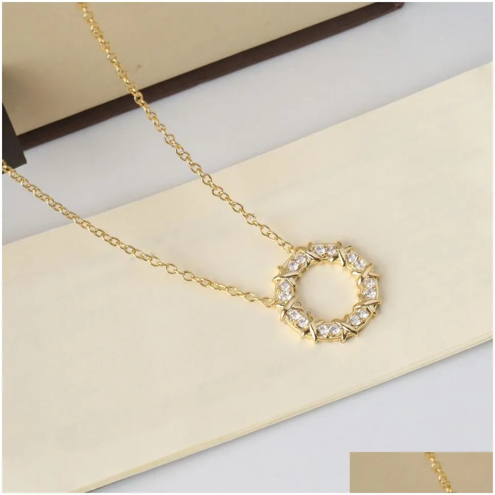 Jewelry Loop Designer Necklace Exquisite Ladies Pendant Diamond Inlay Charm Elegant Temperament Fashion Versatile Trendy