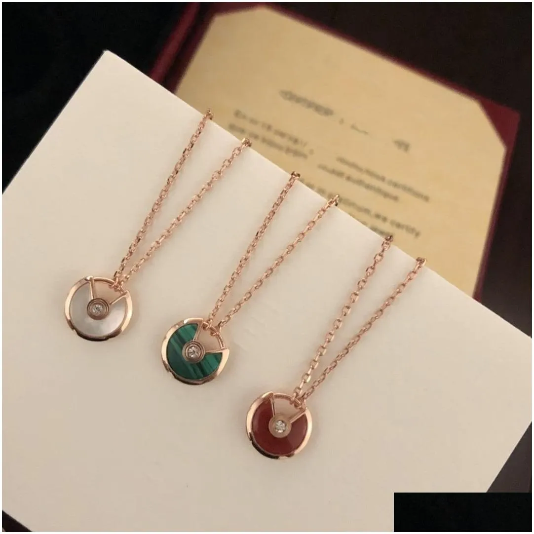 Designers Pendant Necklace Fashion Womens Charm Jewelry S Small Stone Amulet Temperament Clavicle Chain Gift for Girlfriend Neck with