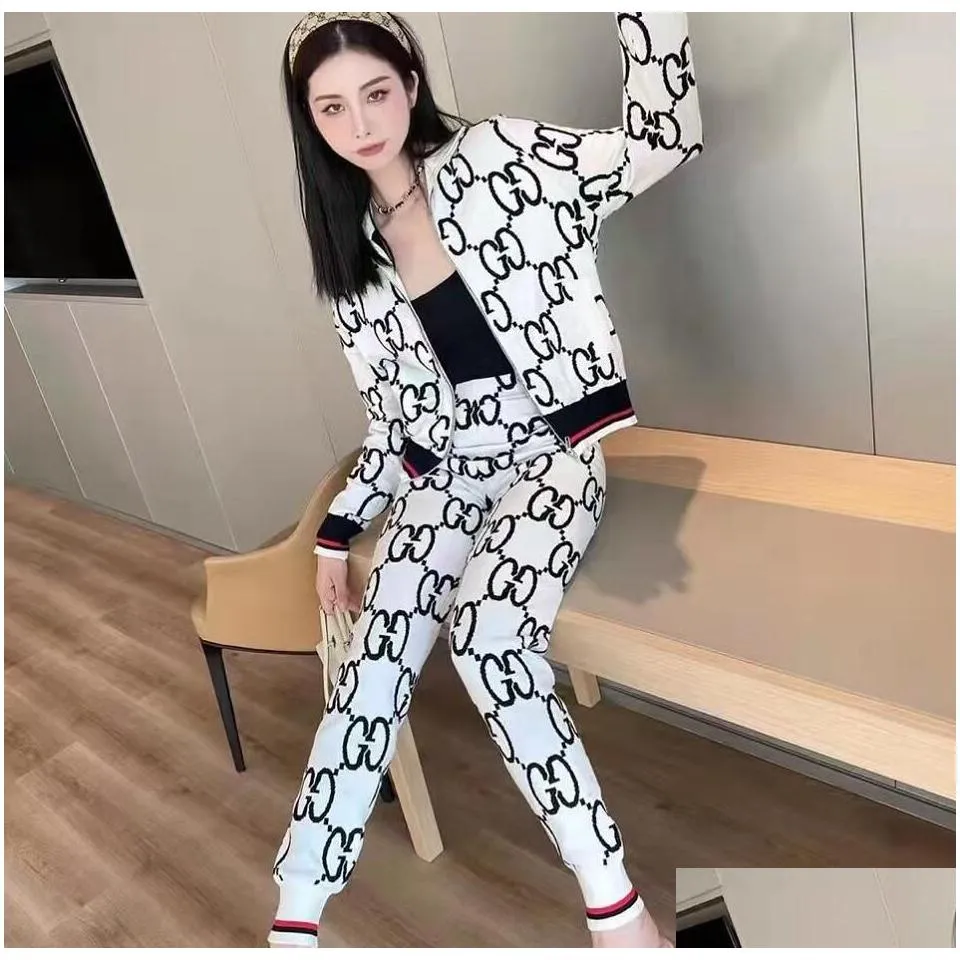 Women`s Tracksuits kahki color womens Knitted sports suit two Piece Pants Presbyopia logo letter lzipper cardigan jacket + rope elastic waist radish