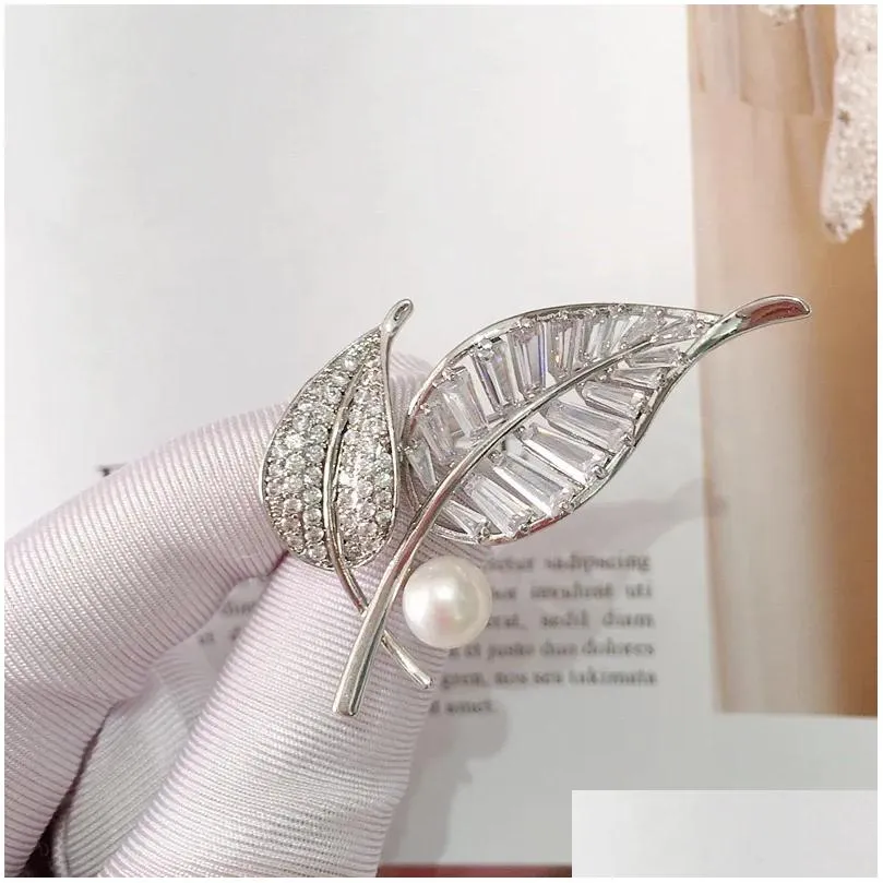 Natural  Water Pearl and Leaf Brooch Pin Sterling Sier with Cubic Zircon Fine Women Jewelry for Coat