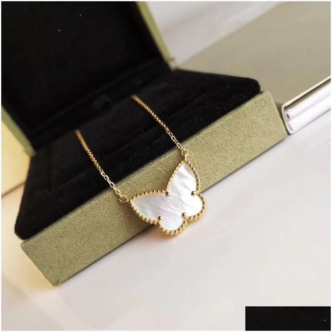 Vintage Lucky Pendant Necklace Designer Yellow Gold Plated White Mother of Pearl Butterfly Charm Short Chain Choker for Women Jewelry