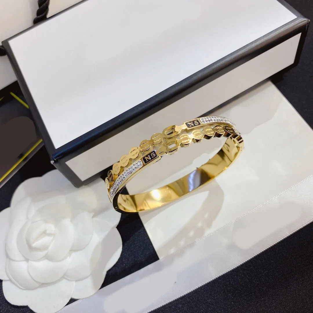 2023Europe America Fashion Style Bracelets Women Bangle Designer Letter Bracelet Crystal 18K Gold Plated Stainless steel Wedding Lovers Gift Jewelry