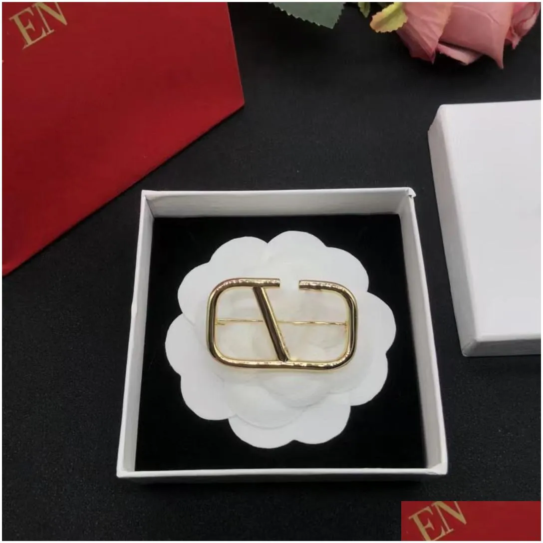 Brooch designer brooch luxury broche Letter solid colour design jewlery temperament versatile style brooch dinner wear great Three colours jewlery