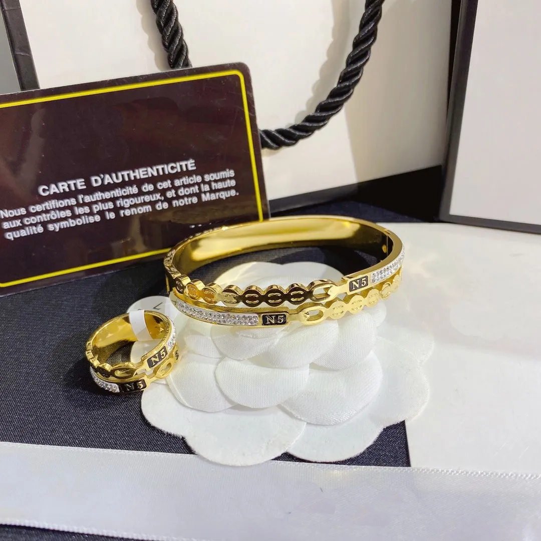 2023Europe America Fashion Style Bracelets Women Bangle Designer Letter Bracelet Crystal 18K Gold Plated Stainless steel Wedding Lovers Gift Jewelry