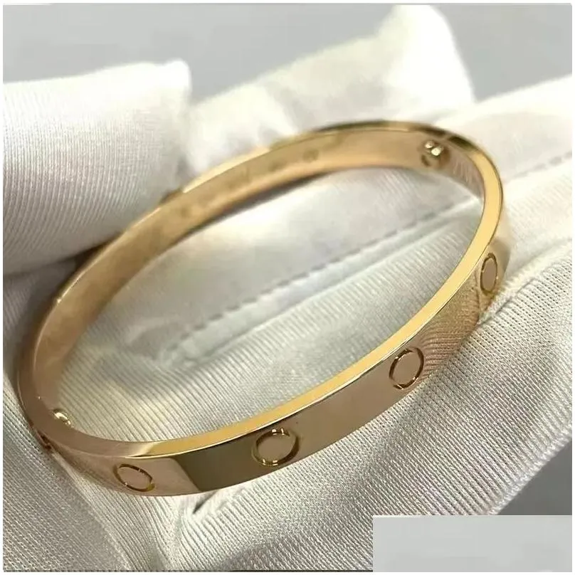 Designer Bracelet Titanium Steel Bracelet Classic Bracelet Fashion Men`s and Women`s Bracelet 18K Gold Jewelry Valentine`s Day Gift Rose Gold