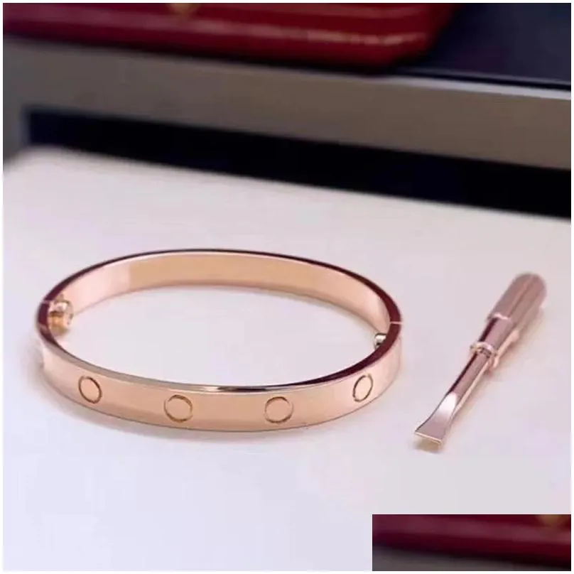 Designer Bracelet Titanium Steel Bracelet Classic Bracelet Fashion Men`s and Women`s Bracelet 18K Gold Jewelry Valentine`s Day Gift Rose Gold