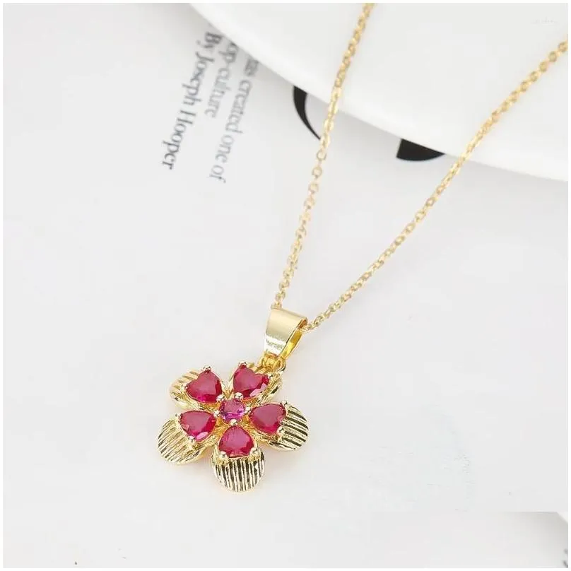 Pendant Necklaces Bauhinia Flower Geometric Stamen Simple Five-Leaf Petal Crystal Necklace Women`s Design 18K Gold-Plated