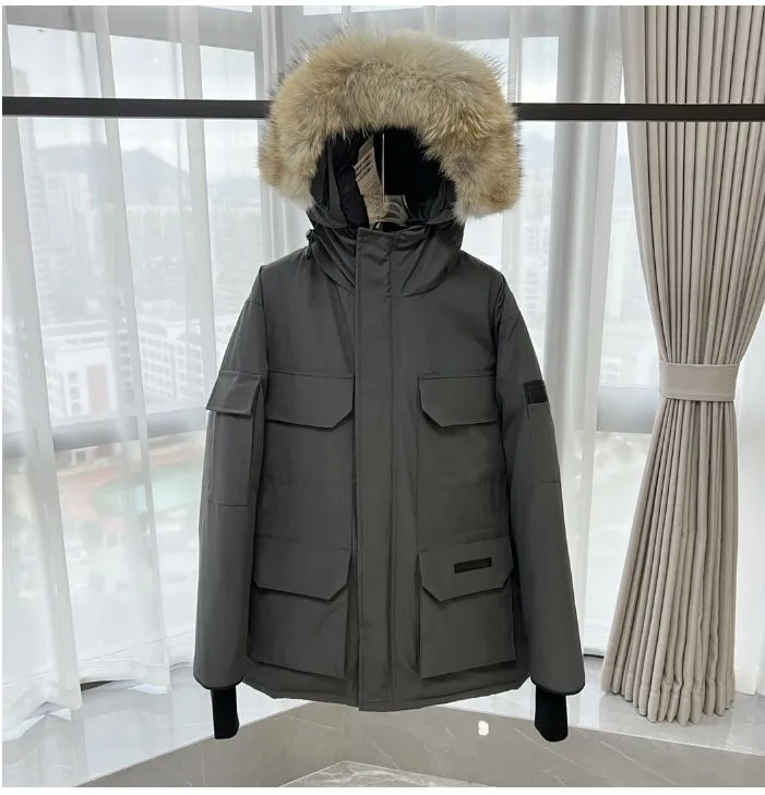 2023 Mens Stylist Parka Winter Jacket Fashion Men Women Over Jacket Down Womens Outerwear Causal Hip Hop Streetwear Canadian Parkas