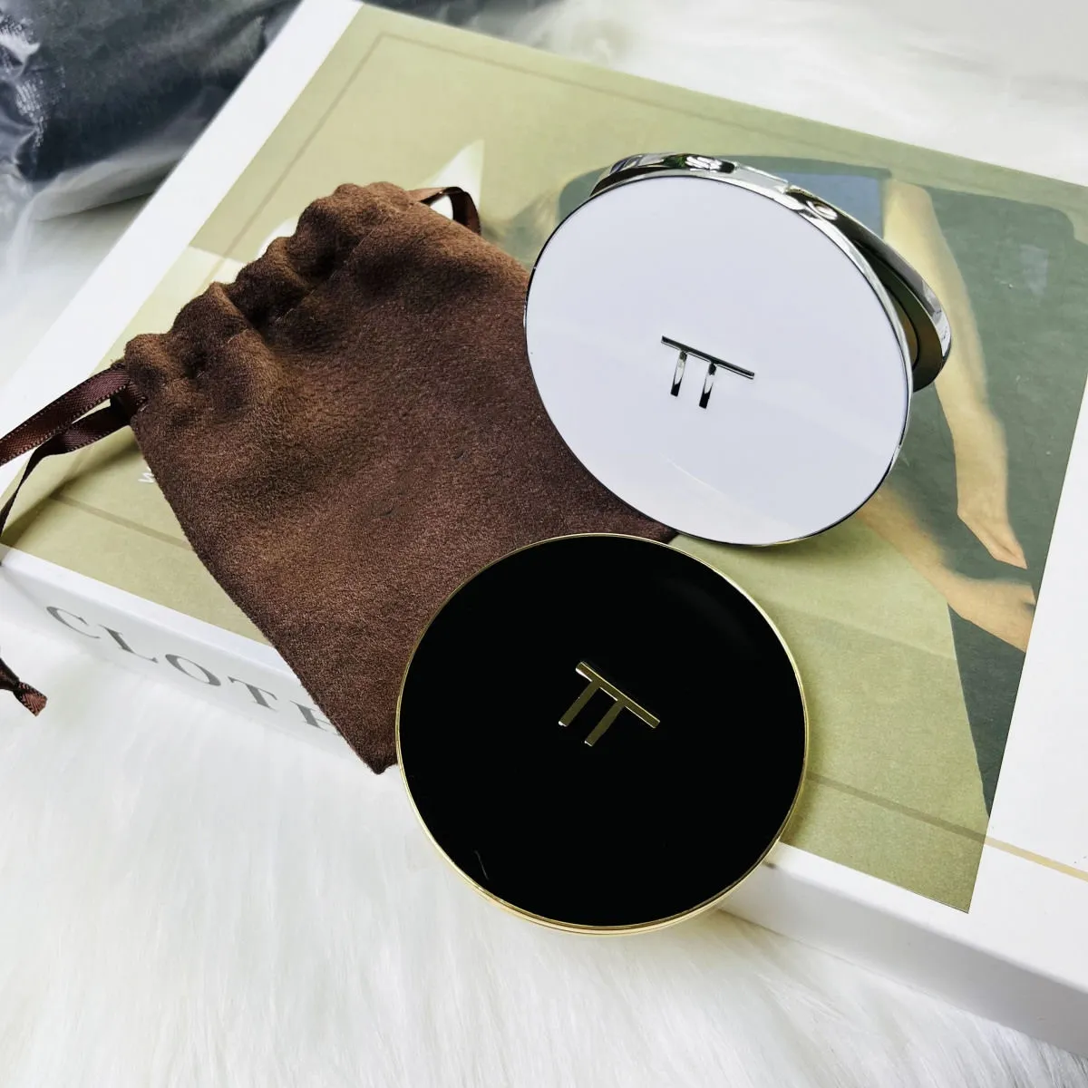 Famous TF Brand Compact Mirrors Round Shape Black White Color Mental Mirror With Dust Bags High Quality Heavy Girl Makeup Tools 2-Face Mirror Stock