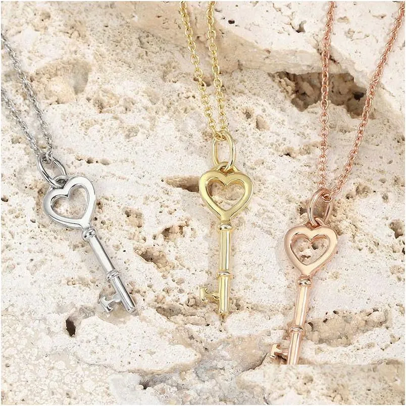 Pendant Necklaces Heart Shaped Key Necklaces S925 Sterling Silver Elegant Charm High Quality Jewelry Gifts for Women G230202