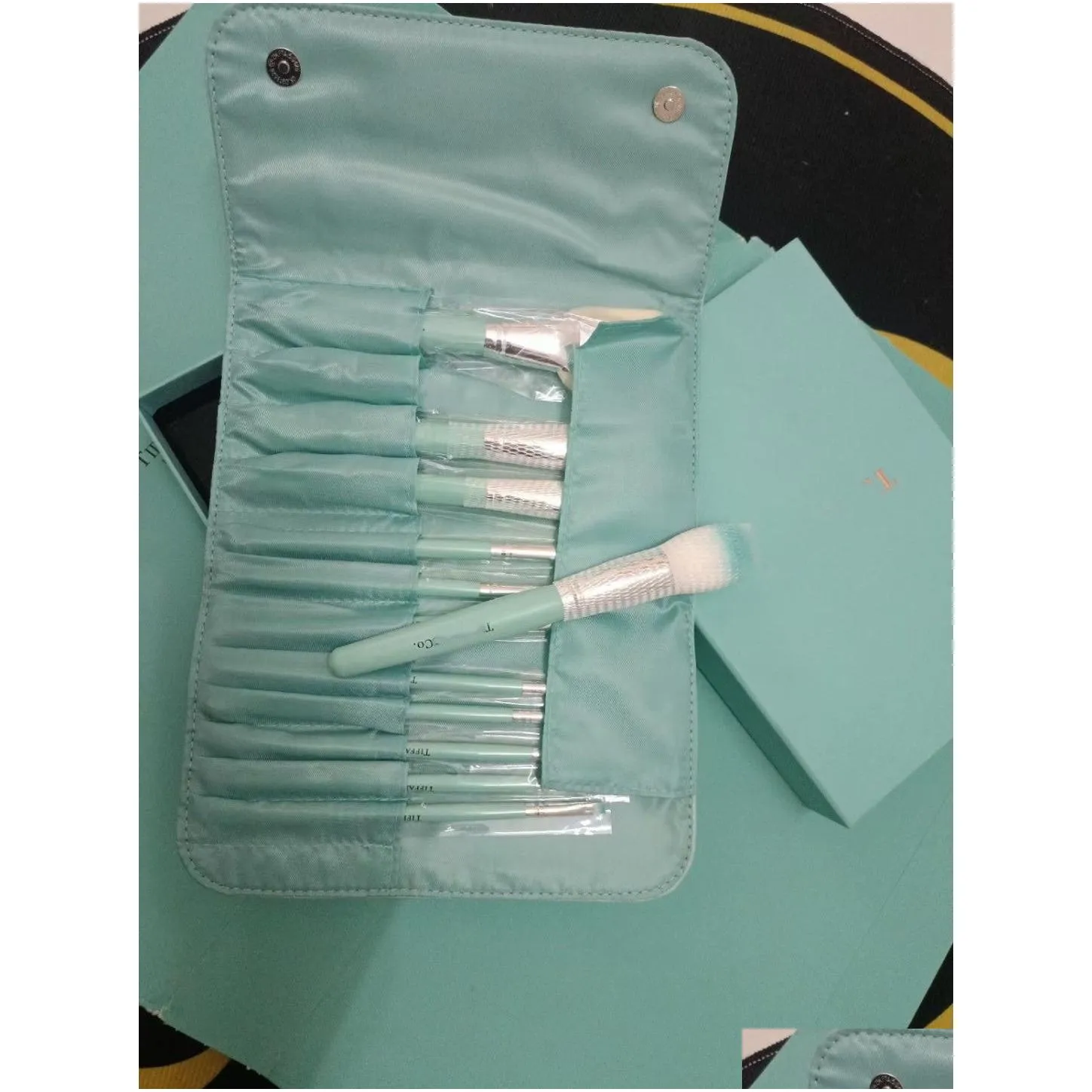 Designer Blue Makeup Brush Letter Logo Makeup Brush Makeup Tool 12 PCS with storage bag Gift Box Girl Valentine`s Day Birthday Gift