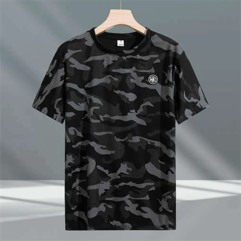 Camouflage Ice Silk Short Sleeved T-shirt for Men in Summer, Thin and Breathable, Loose and Oversized Quick Drying Clothes for Men in Sports and Leisure, Trendy Top
