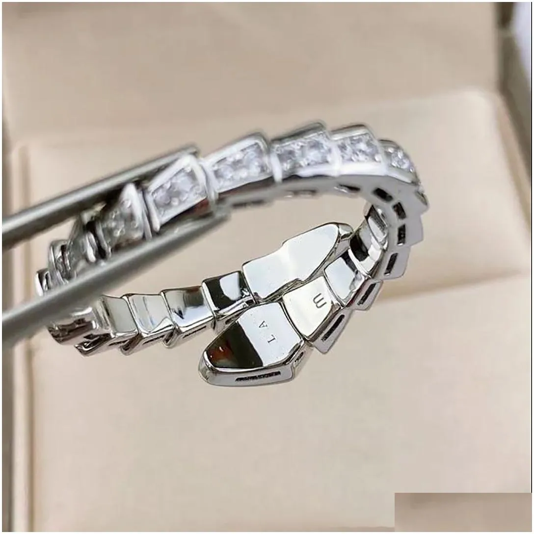 Desingers Ring Men and Women Width and Narrow Version Luxurys Open Rings Easy to Deform Lady Silver Snake Plated Light Bone Full Diamond Pattern Couple