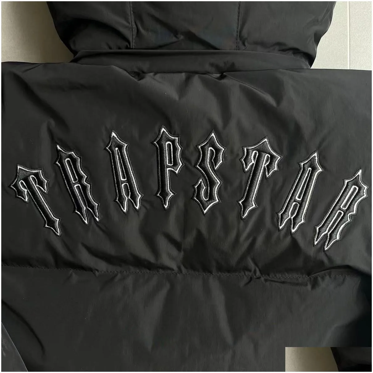 Men`S Jackets Mens New Men Trapstar Jacket Sportswear Irongate T Windbreaker-Black 1To1 Quality Embroidered Letters Womens Zipper Sun Dhxf3