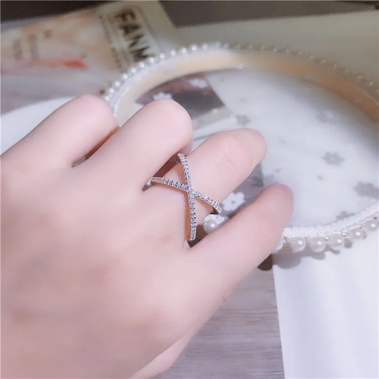 Design Luxury Diamond Micro Pave setting Big X Shaped Finger Rings Wedding Bands Jewelry for Women