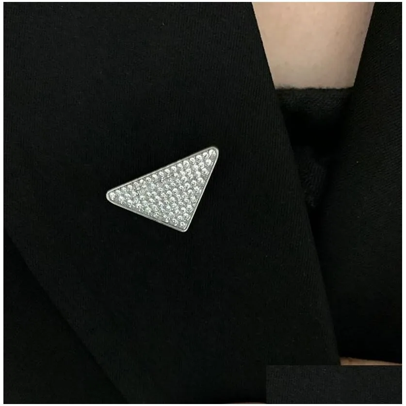 Pins Brooches European And American High-End Flash Diamond Letter Brooch All-Match Exquisite Anti-Glare Accessories Women Drop Deli Dhdet