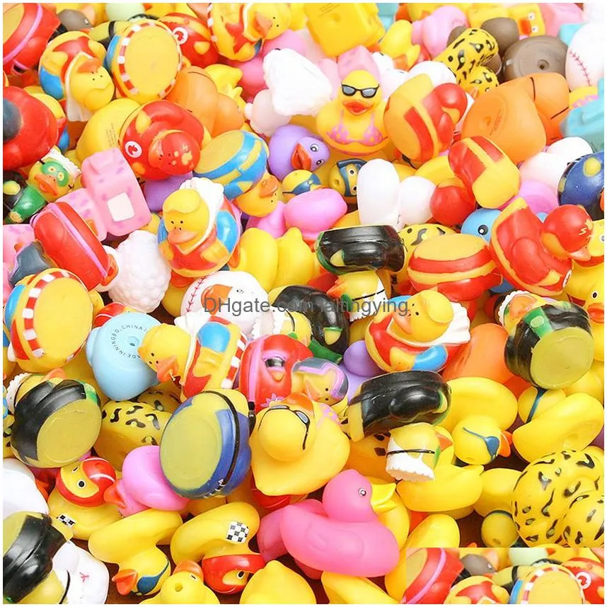wholesale children bathing toy floating rubber ducks squeeze sound cute lovely duck for baby shower 20/50/ random styles lj201019