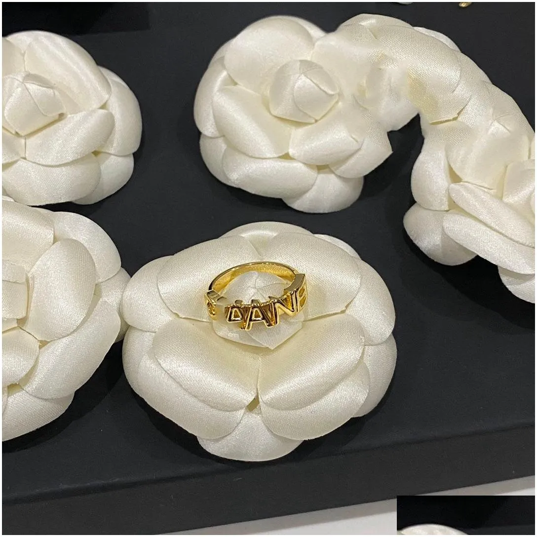 Luxurys Designers Rings Full of Diamonds Band Rings Floral Vintage Brass Open Ring Flower Unique Design European and American Female