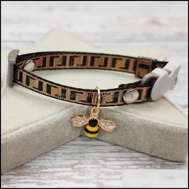 Designer Dog Collars with Bell and Diamond Honeybee Charm Adjustable Kitty Kitten Puppy Classic Letter Pattern Cat Collar bathshowers