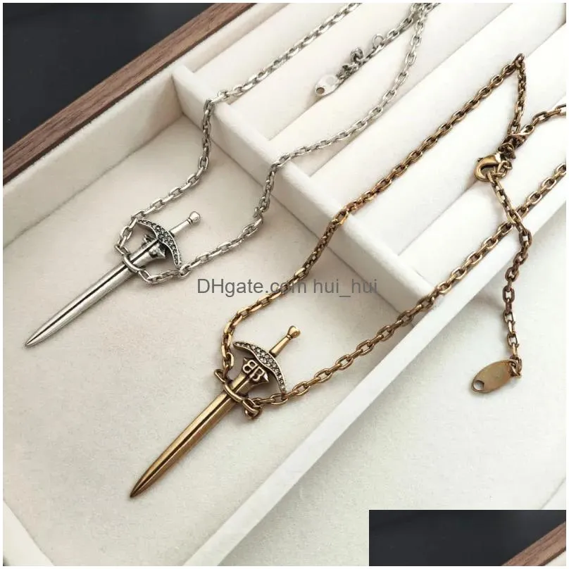 Pendant Necklaces 2024 Paris Retro Vintage Diamond Arrow Designer For Women 18K Gold Cross Chain Choker Brand Luxury Sister Sailormo Dhtsb