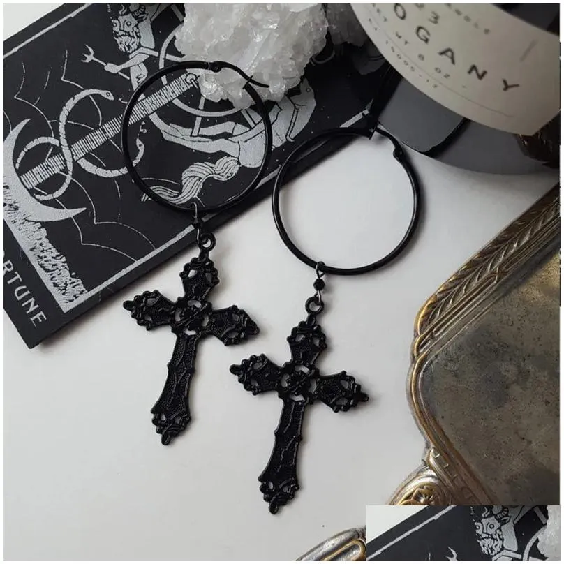 Pendant Necklaces Gothic Vampire Rosary Necklace A Lovely Large Cross Black Witchy Chain Statement Punk Charm Jewelry Women Gift Drop Dhp9Z