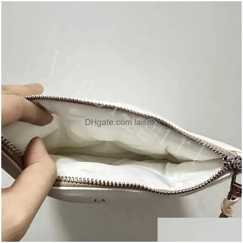 la brand cosmetic bags for girl makeup wash bag cloud zipper bags soft white color beauty case soft portable storage bag beautiful make up purse designer handbags