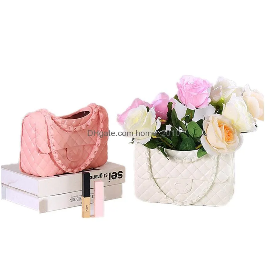 Vases Designer Bag Shape Vase Home Tabletop Decoration Personalized Solid Color Chain Dry Flower Basket White Black Drop Delivery Ga Dhiso