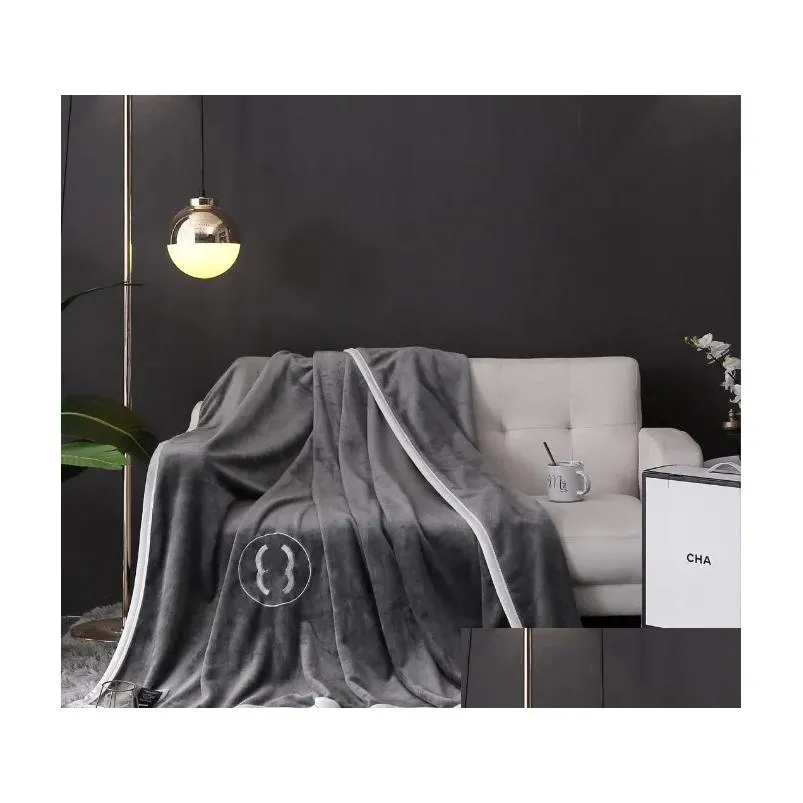 Designer White Blanket Facecloth Material With Letters Throw Blanket With Gift Box For Christmas Travel Airconditioning Soft Shawl Sofa Bed Winter Autumn Best