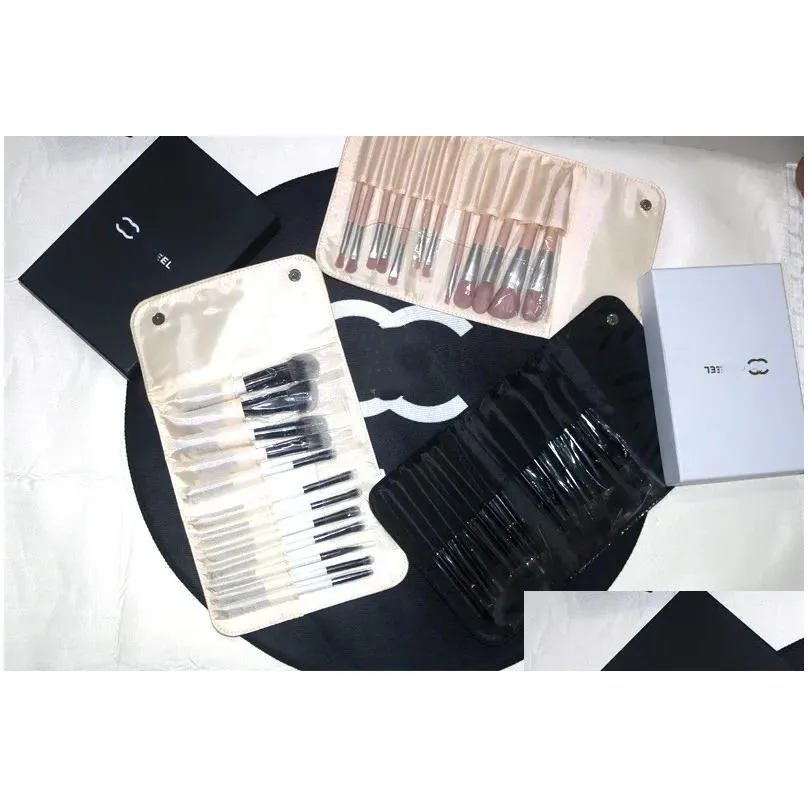 Designer Makeup Brush Letter Logo Print Black Pink Makeup Brush Makeup Tool with Storage Pack 12 Gift Boxes