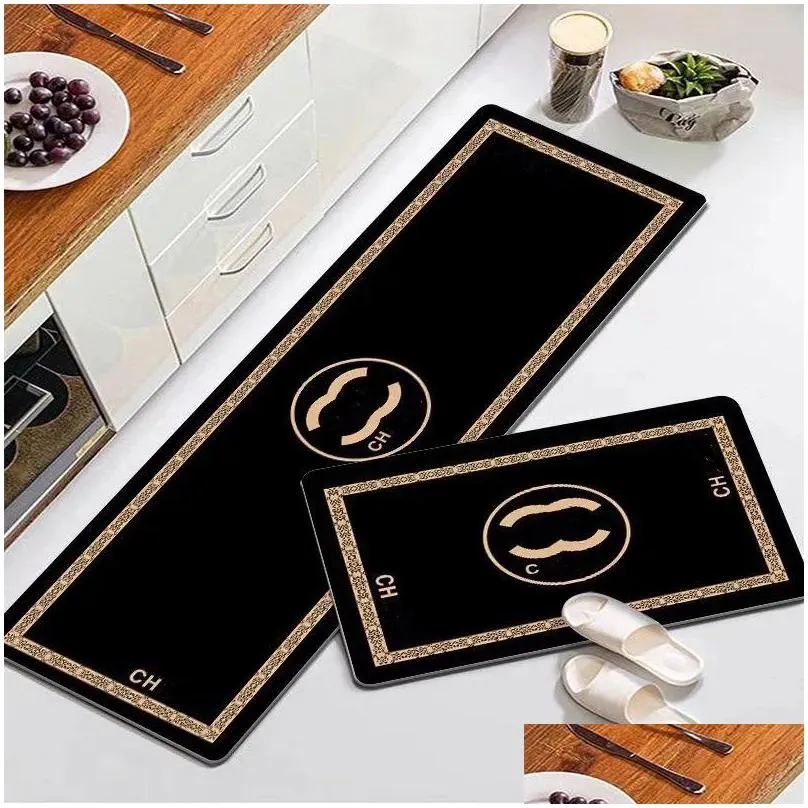 Designer Carpet Bathroom Kitchen Floor Mat Classic Logo Print Entrance Door Foot Mat Bathroom Water Absorbing Home Decoration Floor