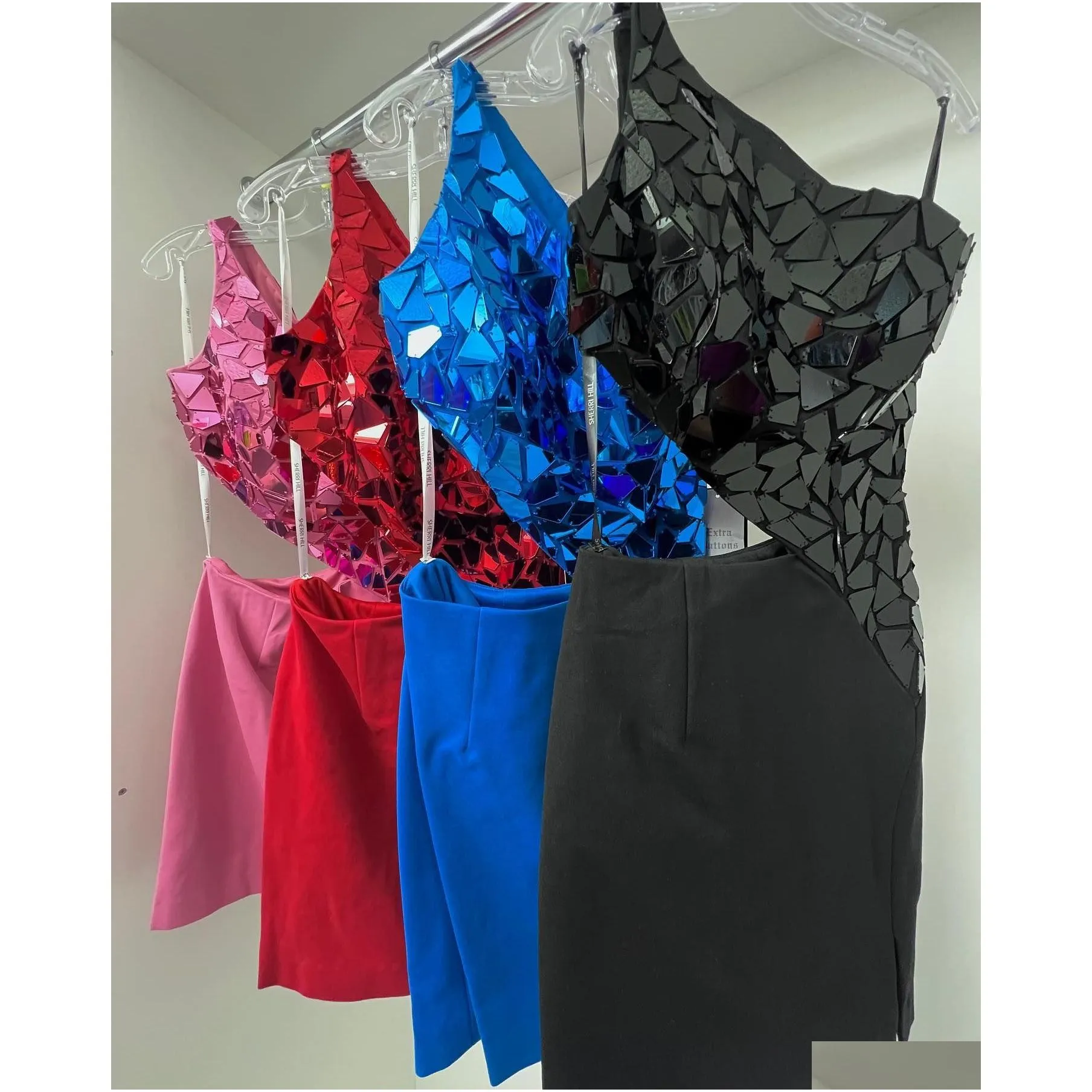 Mirror Hoco Dress 2023 Glass Cut-Out Lady Formal Event Cocktail Party Homecoming Pageant Short Prom Dance Gown Black Peacocks Pink Red Sheath One-Shoulder 2k23