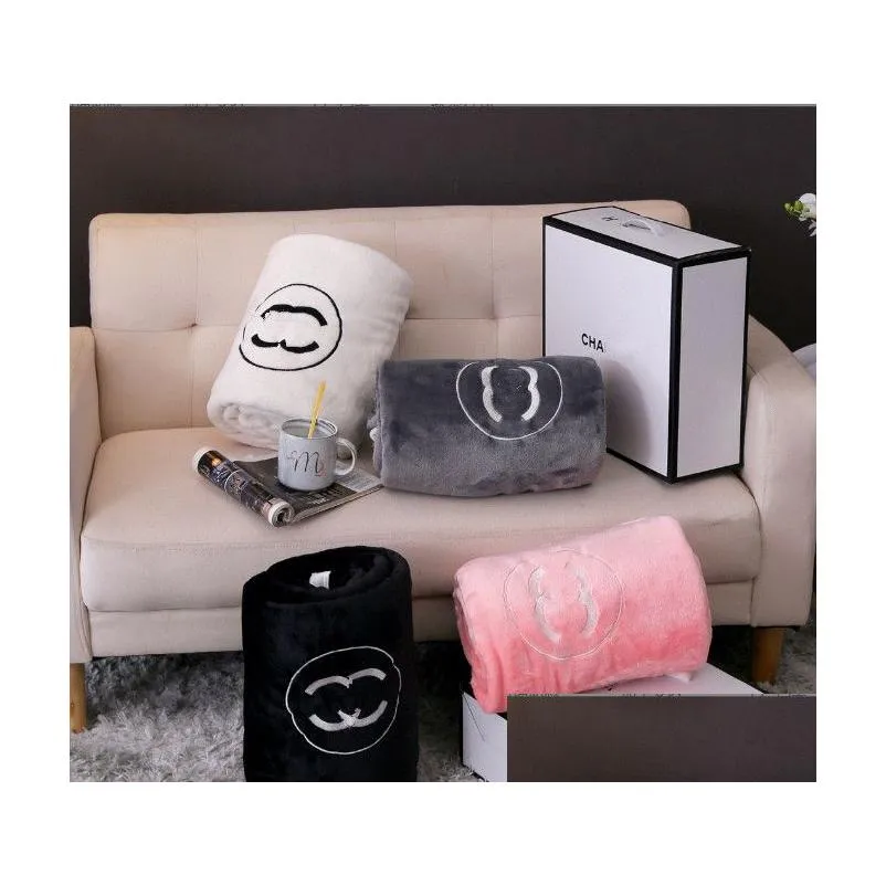 Designer White Blanket Facecloth Material With Letters Throw Blanket With Gift Box For Christmas Travel Airconditioning Soft Shawl Sofa Bed Winter Autumn Best