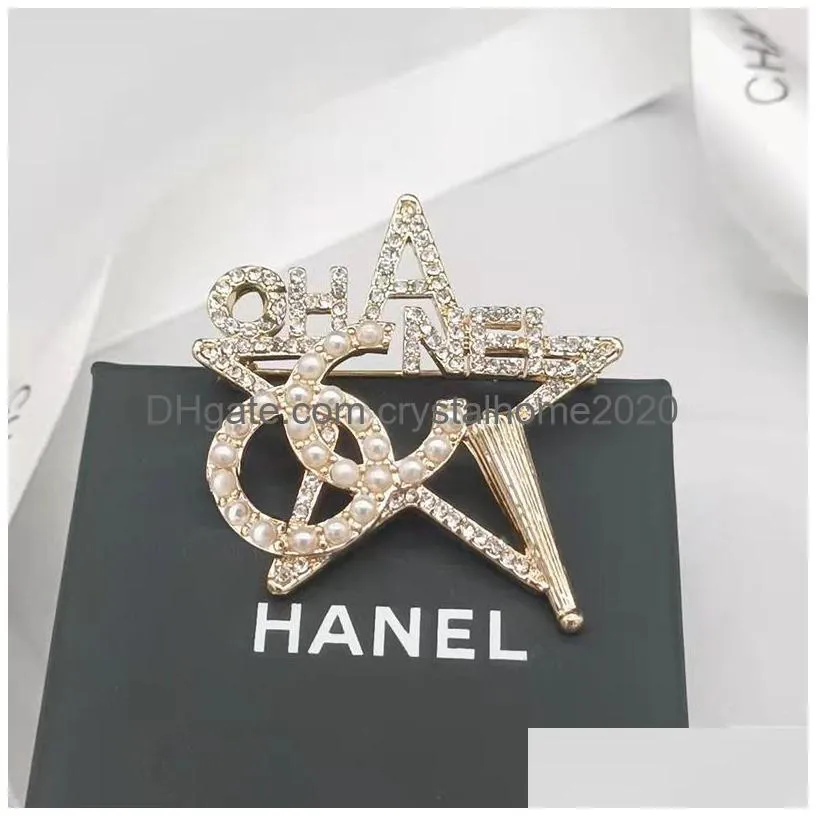 Pins, Brooches Classic Esinger Brooch Women Star Inlay Crystal Rhinestone Pearl Letters Brooches Suit Pin Fashion Jewelry Clothing De Dhiat