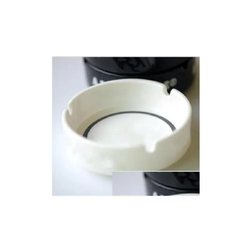  ceramics ashtray with fashion classic white and black round ashtray vip gift