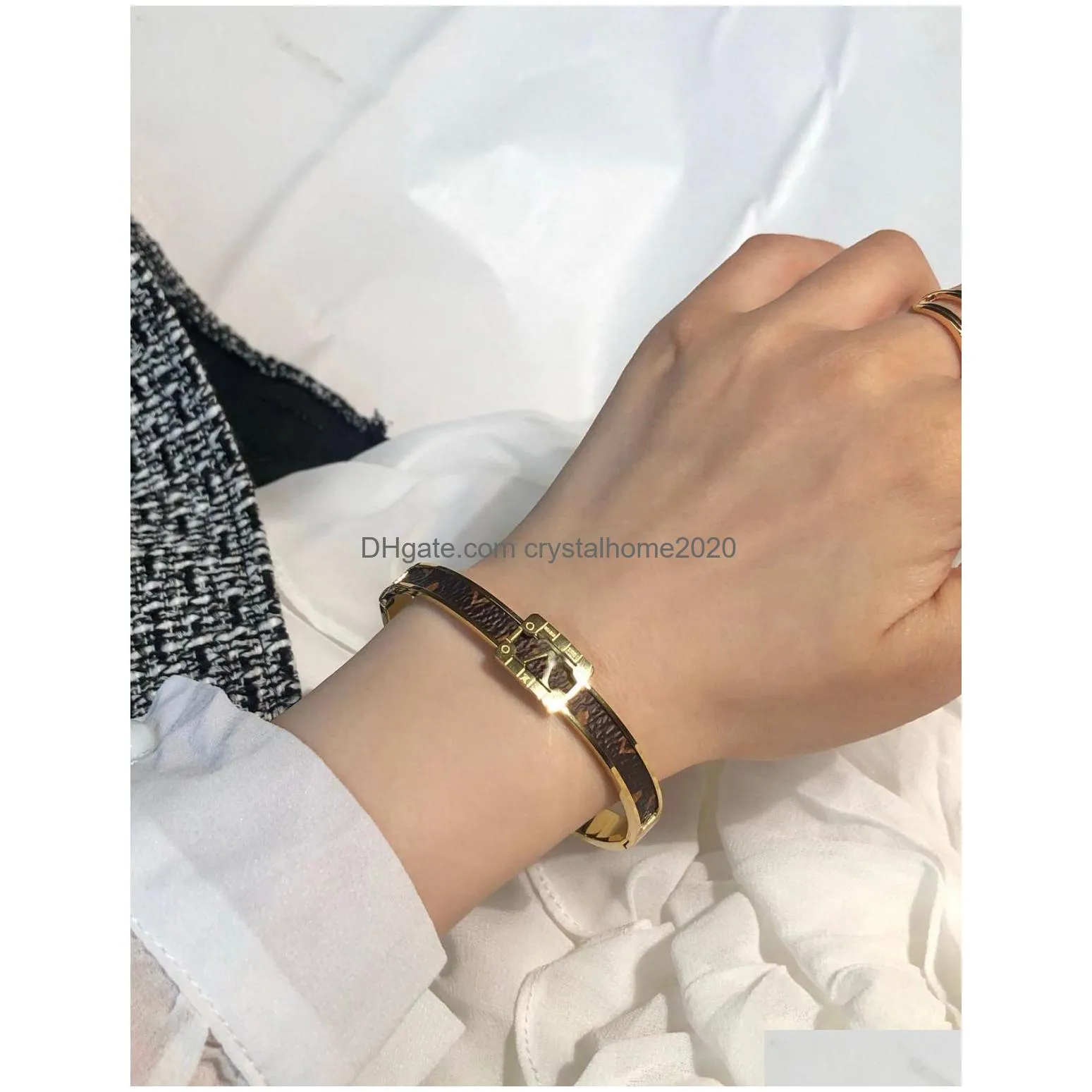 Bangle New Style Bracelets Women Bangle Designer Letter Faux Leather Gold Plated Stainless Steel Wristband Cuff Fashion Jewelry Acces Dhtil