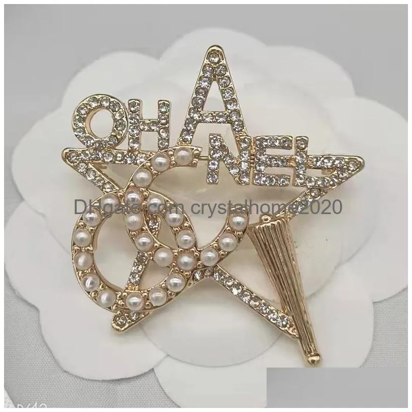 Pins, Brooches Classic Esinger Brooch Women Star Inlay Crystal Rhinestone Pearl Letters Brooches Suit Pin Fashion Jewelry Clothing De Dhiat